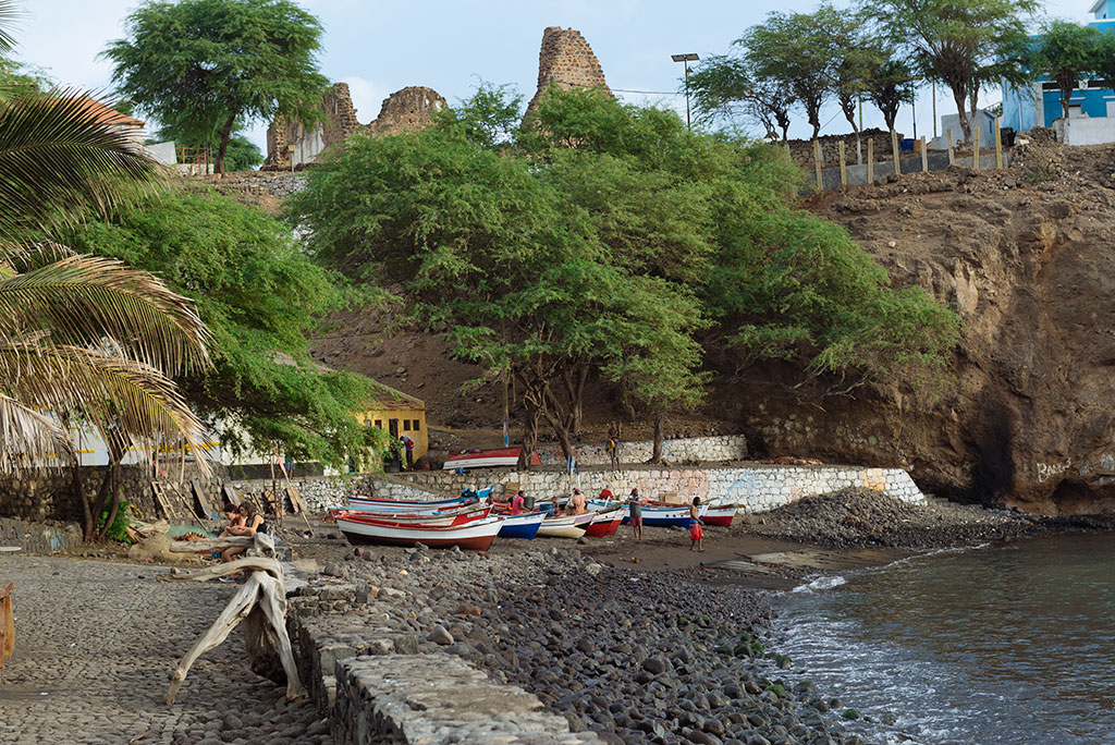 Playa de Cidade Velha con restos catedral