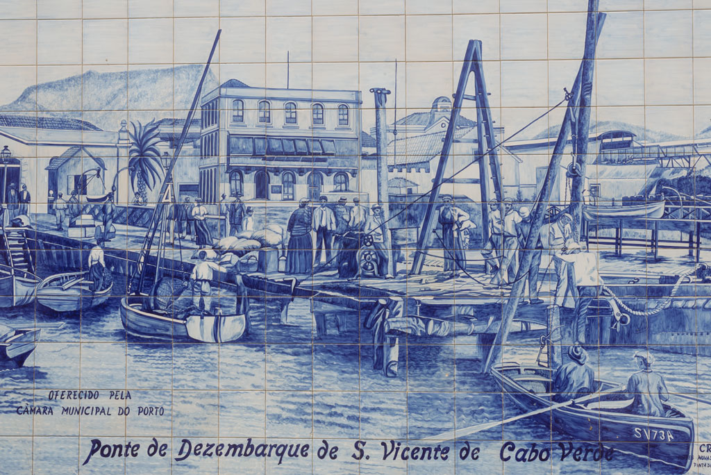 Azulejos portugues en plaza de la Strella en Mindelo