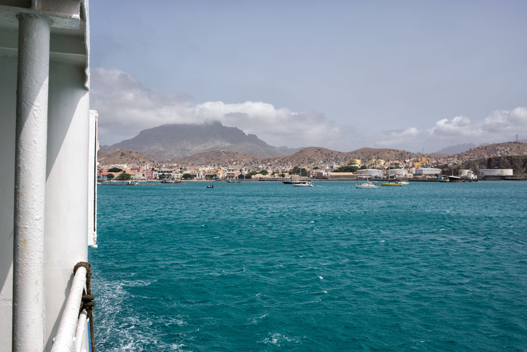 Bahía de Mindelo desde barco a Santo antao