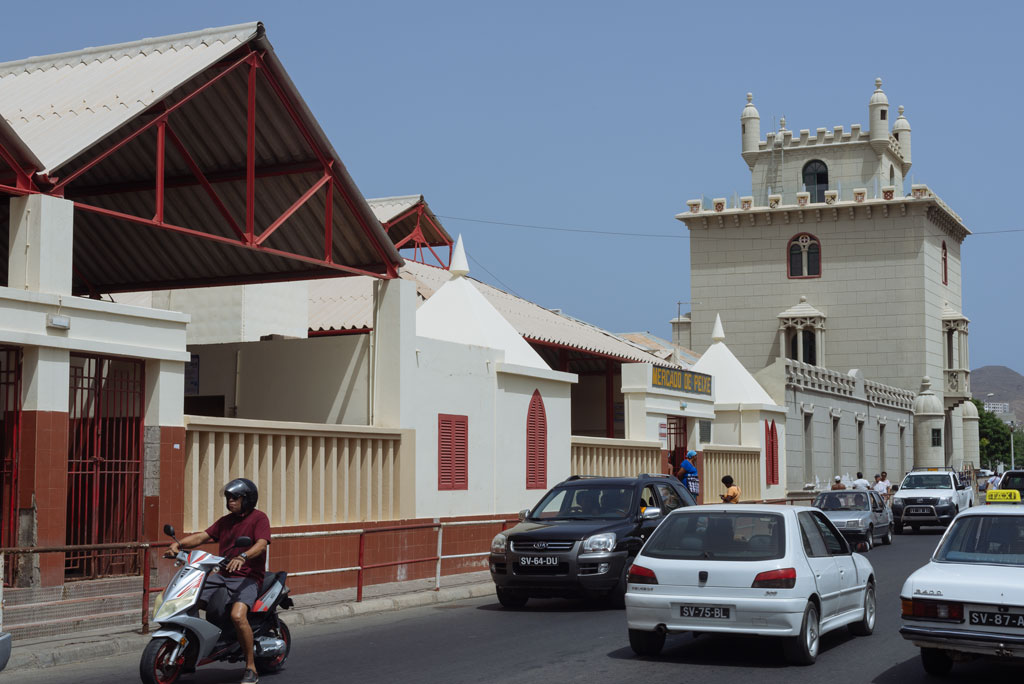 Exterior mercado del peixe de Mindelo