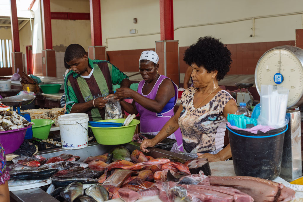 Vendedoras de pescado en Mindelo