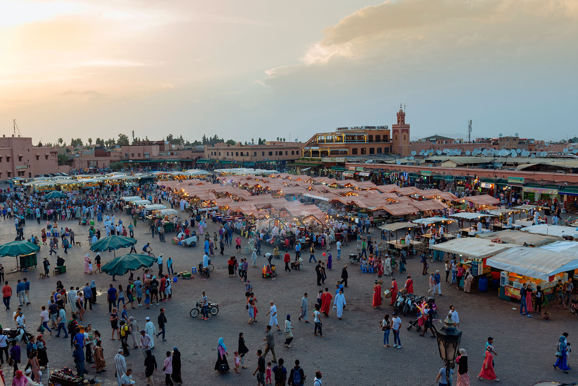 10 lugares imprescindibles para descubrir Marruecos: Plaza Jemaa El Fna