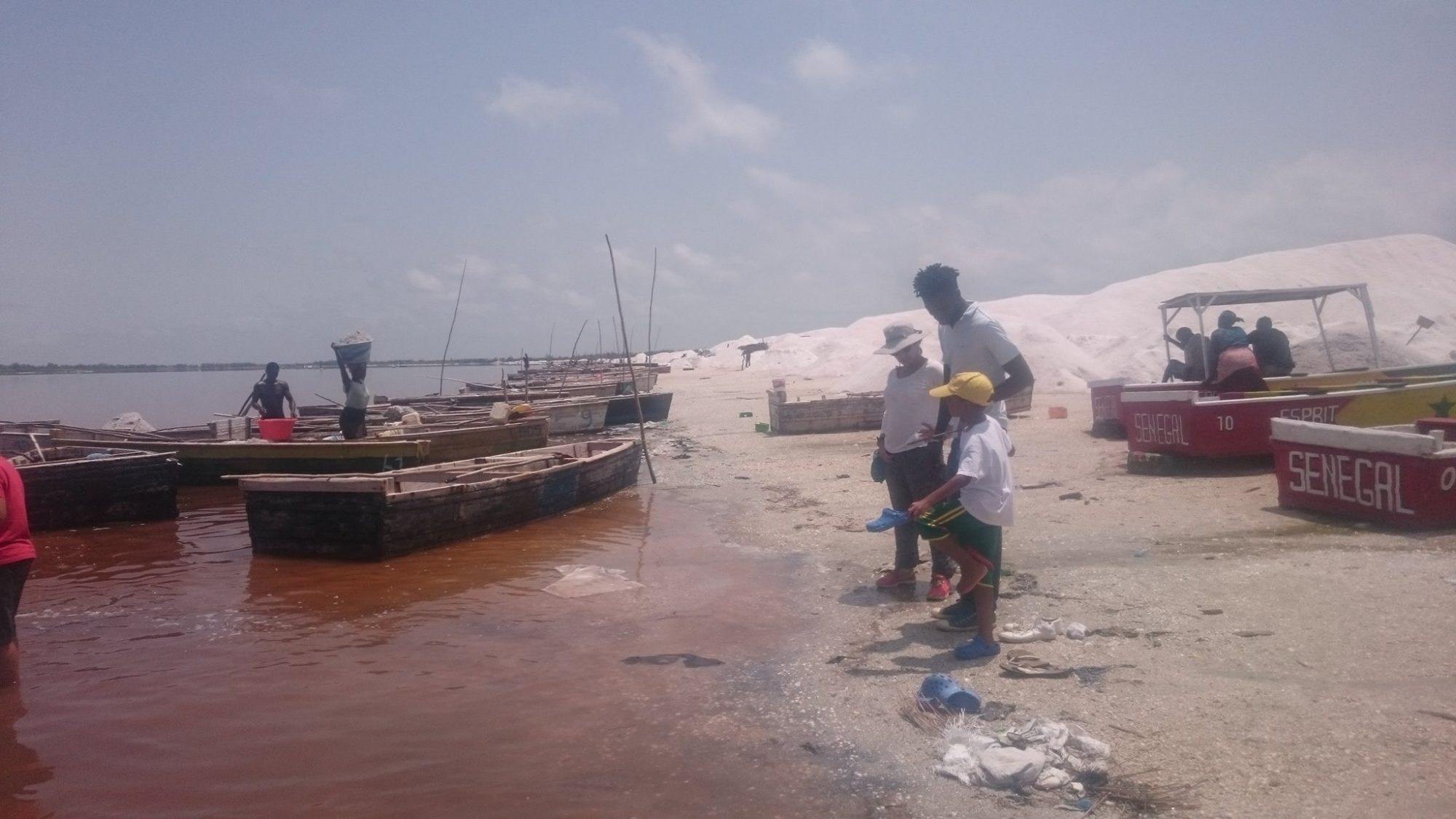 Viajar con niños a Senegal y Gambia Lago rosa en Senegal