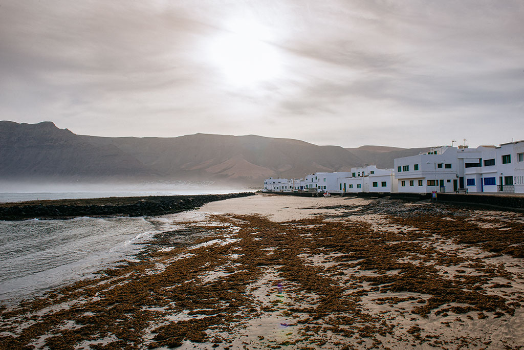 Pueblo de La caleta de Famara donde veraneaba César Manrique