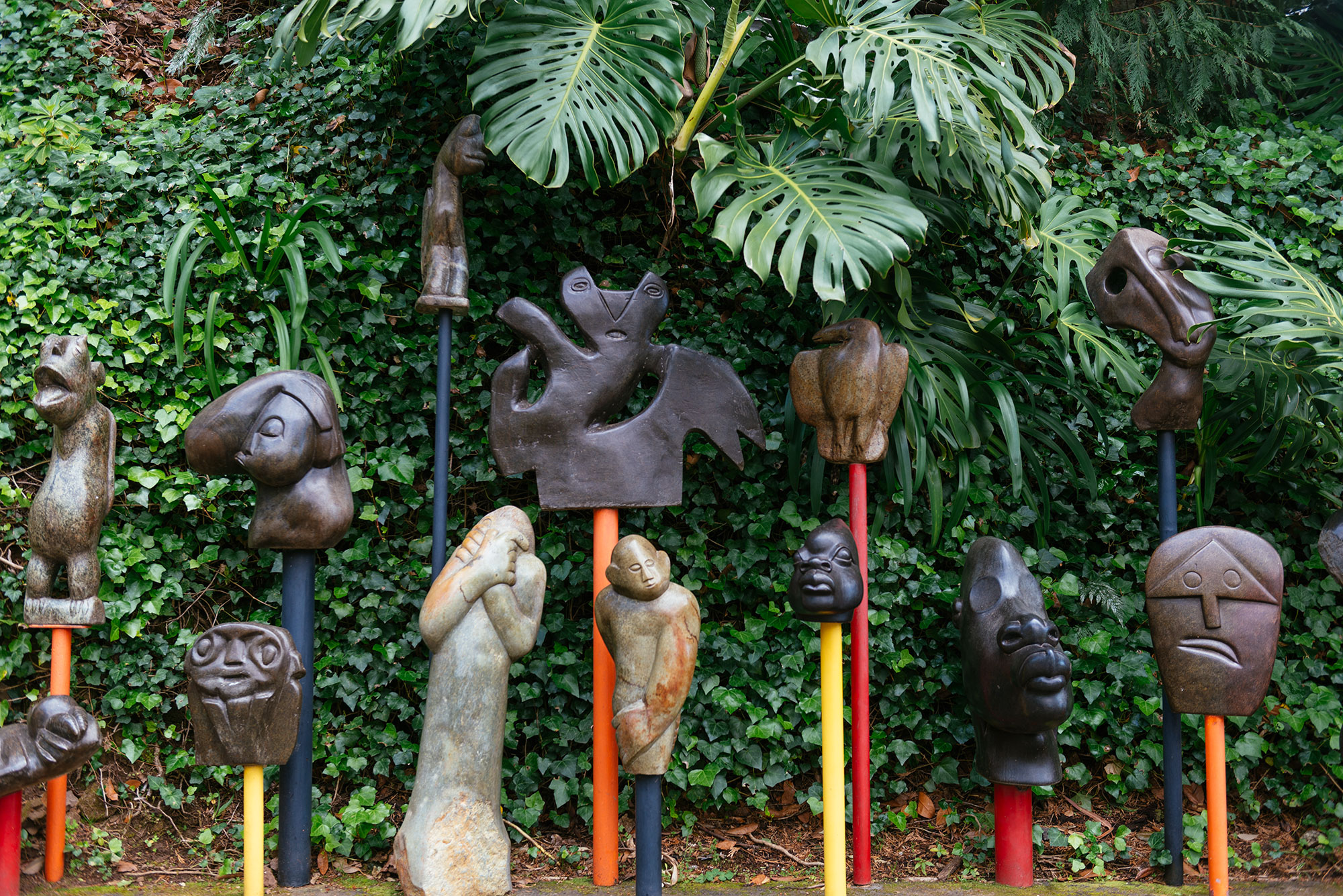 Colección de esculturas de la colección de la Fundación José Berardo en Jardim Tropical de Monte Palace en Madeira
