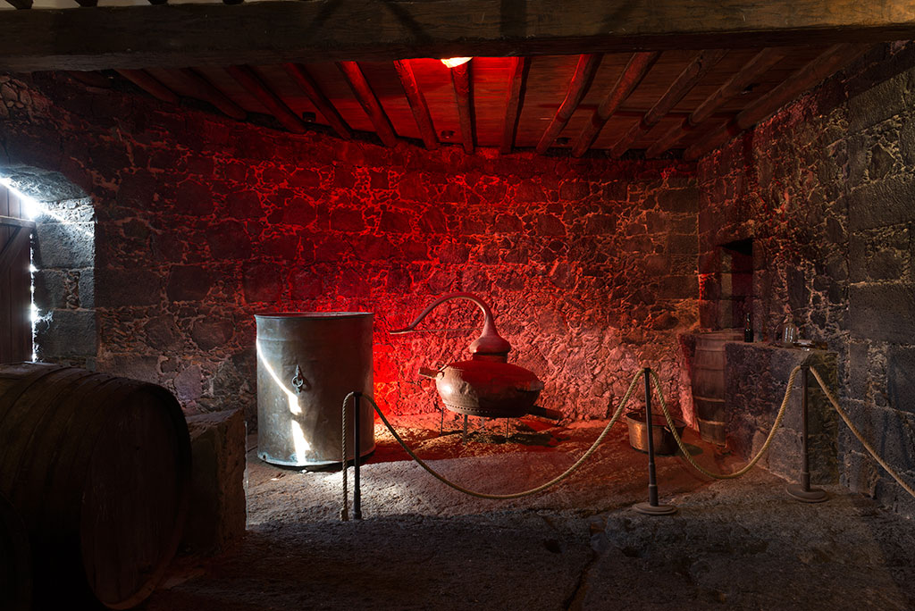 Alambique en el Museo del Vino de El Grifo