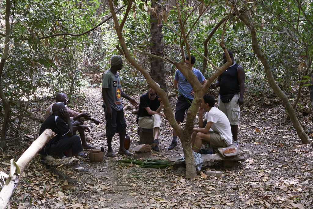 Aventura en Casamance, grupo de hombres