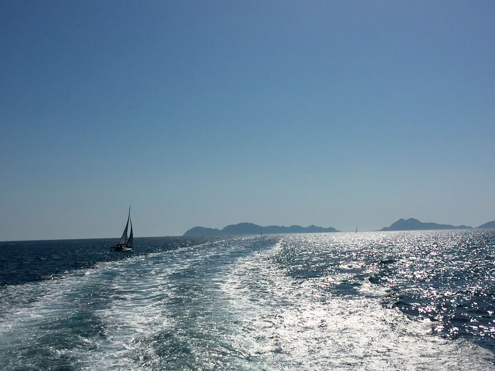 TRayecto en barco a las islas cíes