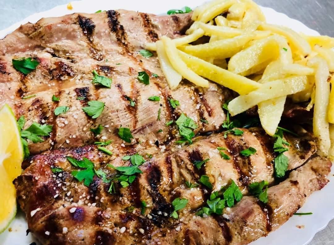 Carne de cochino en guachinche otoño en Tenerife