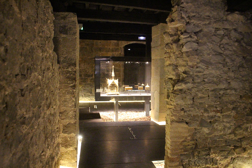 Occidens, sala medieval