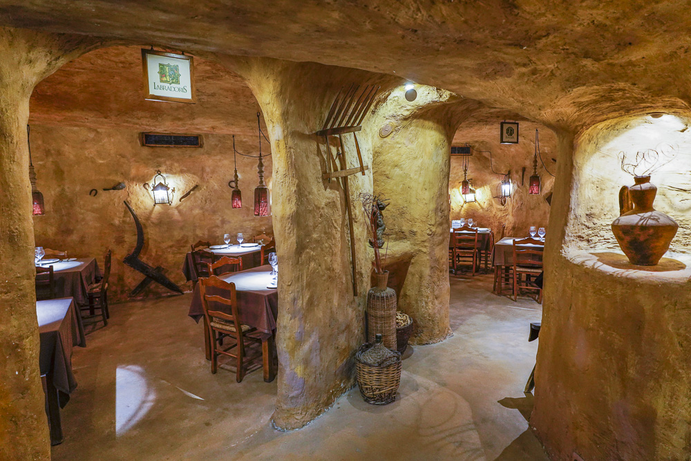 Interior del restaurante La ciudadela en Gijón