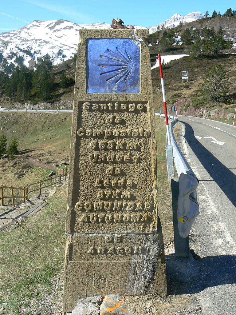 Baliza Camino de Santiago en Somport