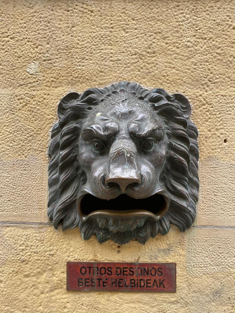 Buzón de correos en San Sebastián