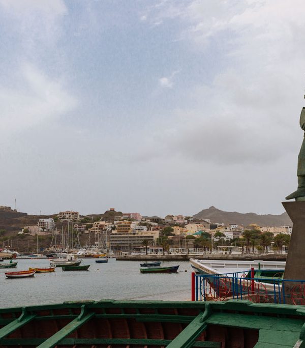 Estatua de Diogo Garcia en bahía de mIndelo