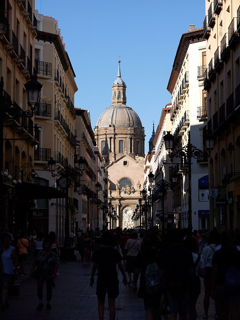 Basílica de El Pilar desde la Calle Alfonso en Zaragoza