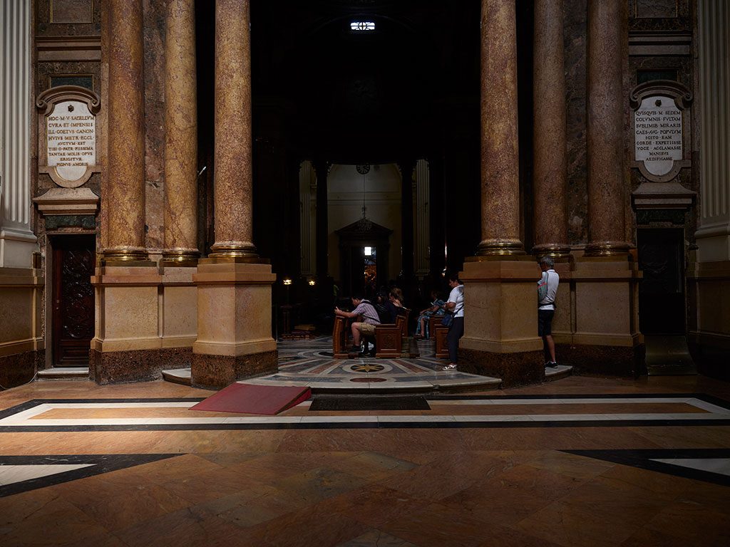 Interior de la Basílica de El Pilar en Zaragoza