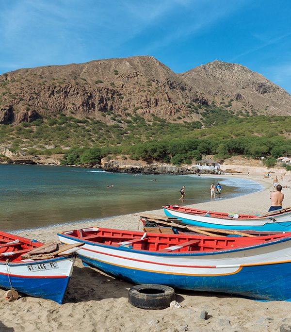 Barcas en la playa de Tarrafal