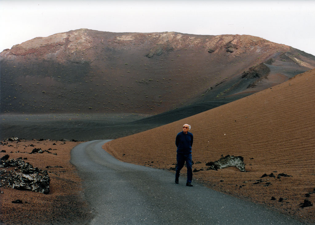 Jose Saramgo en el Volcán del Cuervo en Lanzarote