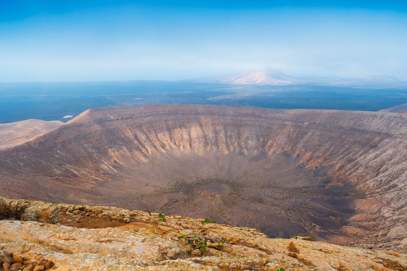 Volcán Caldera Blanca, el cráter perfecto en Lanzarote Viajar es vivir Volcán Caldera Blanca, el cráter perfecto en Lanzarote Viajar es vivir