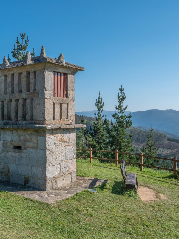 Mirador de San Roque en Viveiro con vistas panorámicas a la ría y la costa de A Mariña Lucense
