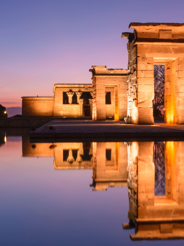 Atardecer en el Templo de Debod, uno de los planes para hacer en Madrid en verano 2026